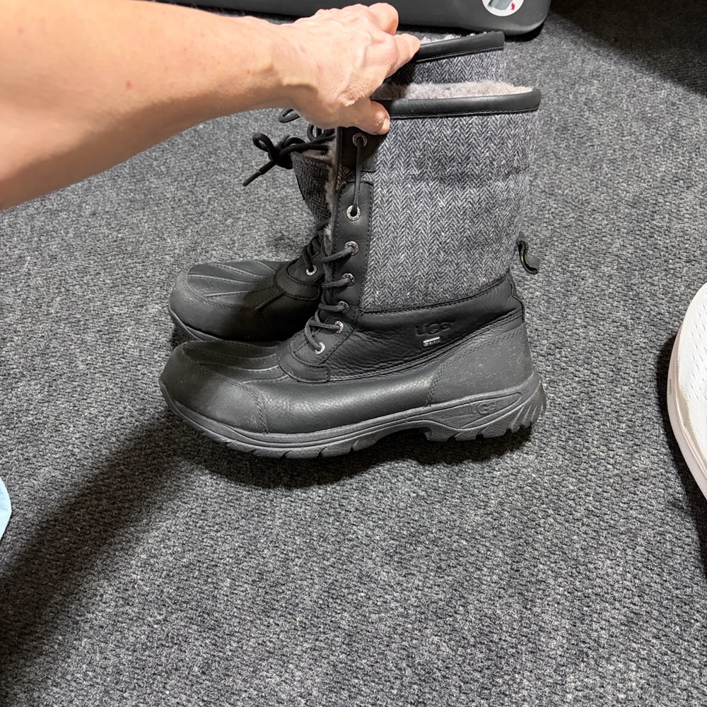 UGG Men's Boot - Size 13